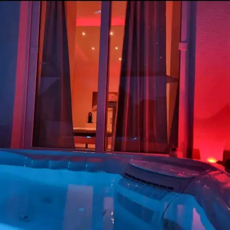 Mit Whirlpool, Wasserbett & Sauna *