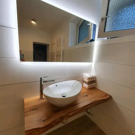 Mit Whirlpool, Wasserbett & Sauna