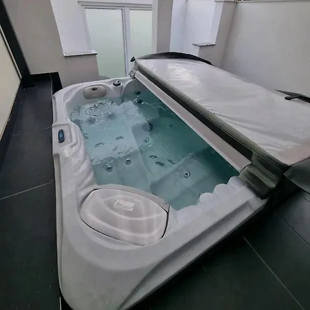 Mit Whirlpool, Wasserbett & Sauna Apartament *